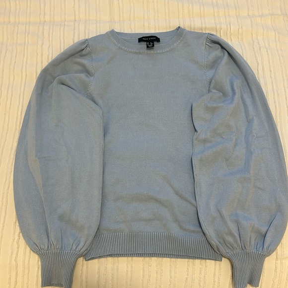 Puffed long sleeve light blue sweater- size 4 lightly worn - Picture 1 of 4